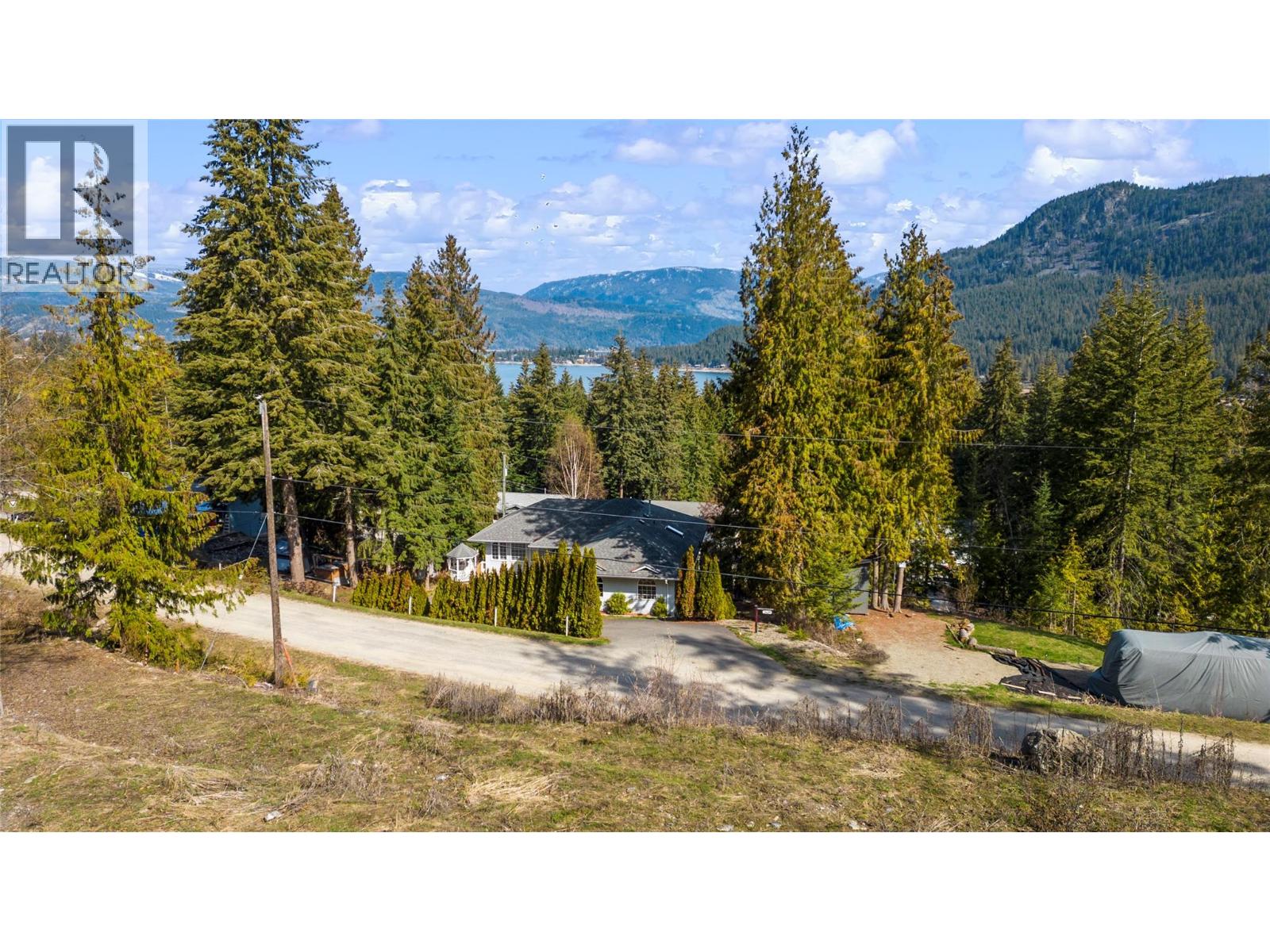 2622 Woodland Place Property Photo 1