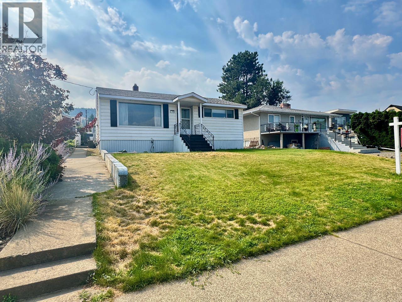 743 DOUGLAS Street Property Photo 1