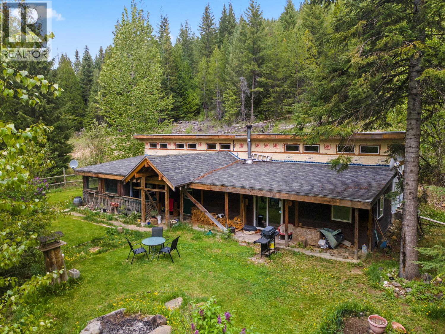7046 Highway 3 Property Photo 1