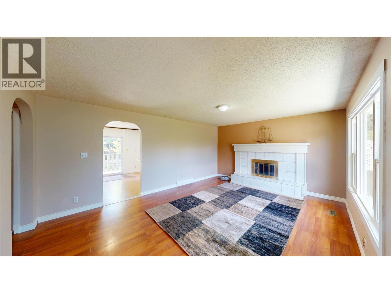 1009 12th Avenue S Property Photo 5