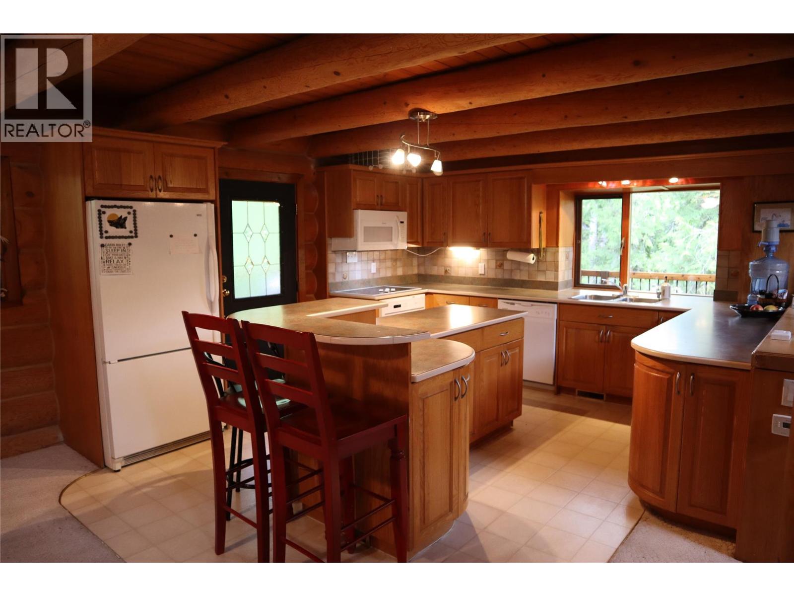 4221 Barriere Lakes Road Property Photo 5