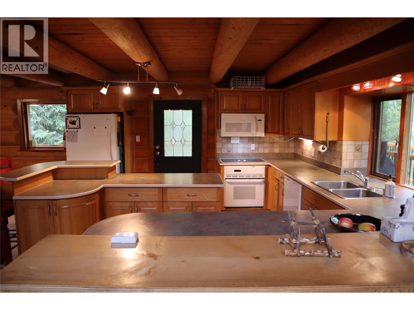 4221 Barriere Lakes Road Property Photo 6