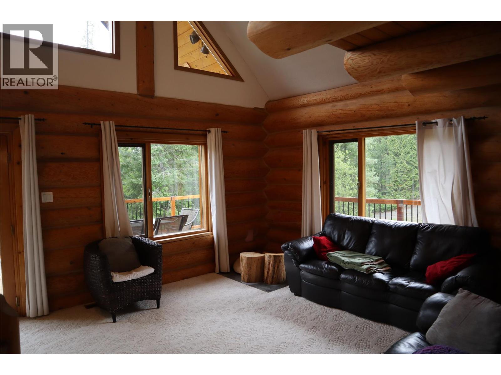 4221 Barriere Lakes Road Property Photo 11