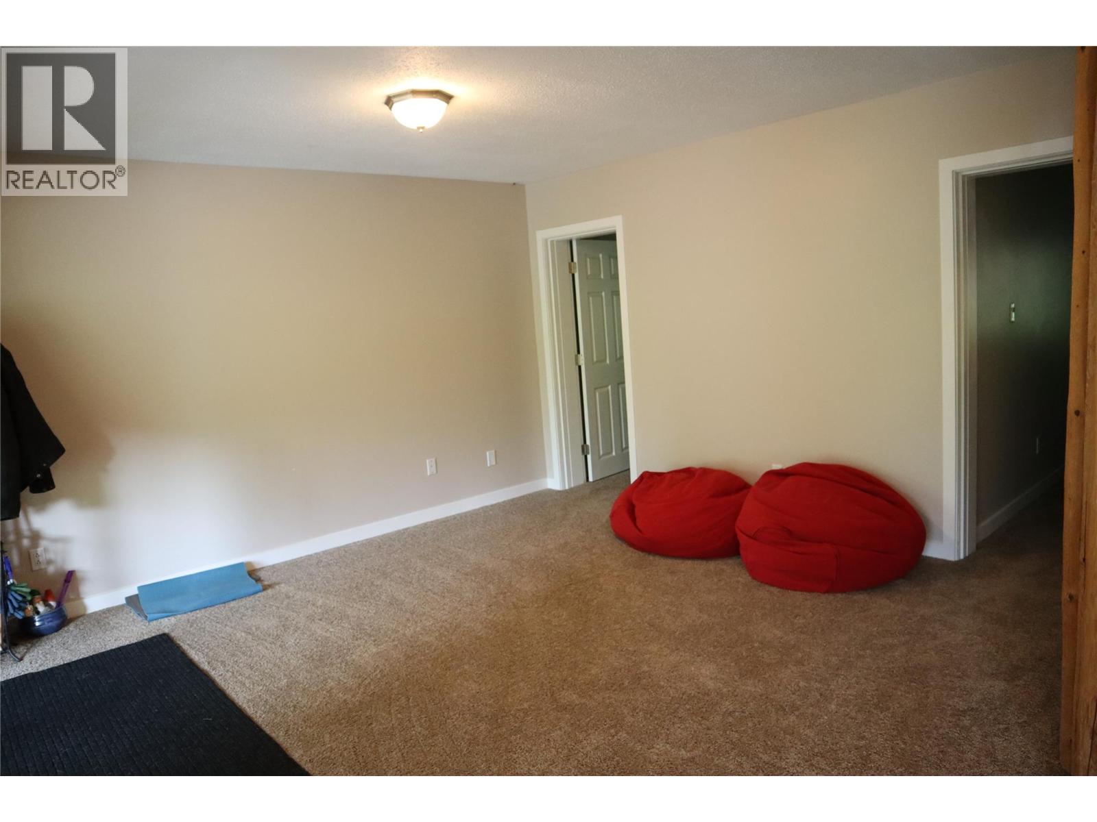 4221 Barriere Lakes Road Property Photo 28