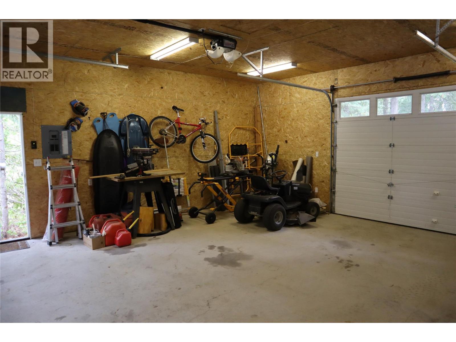 4221 Barriere Lakes Road Property Photo 31