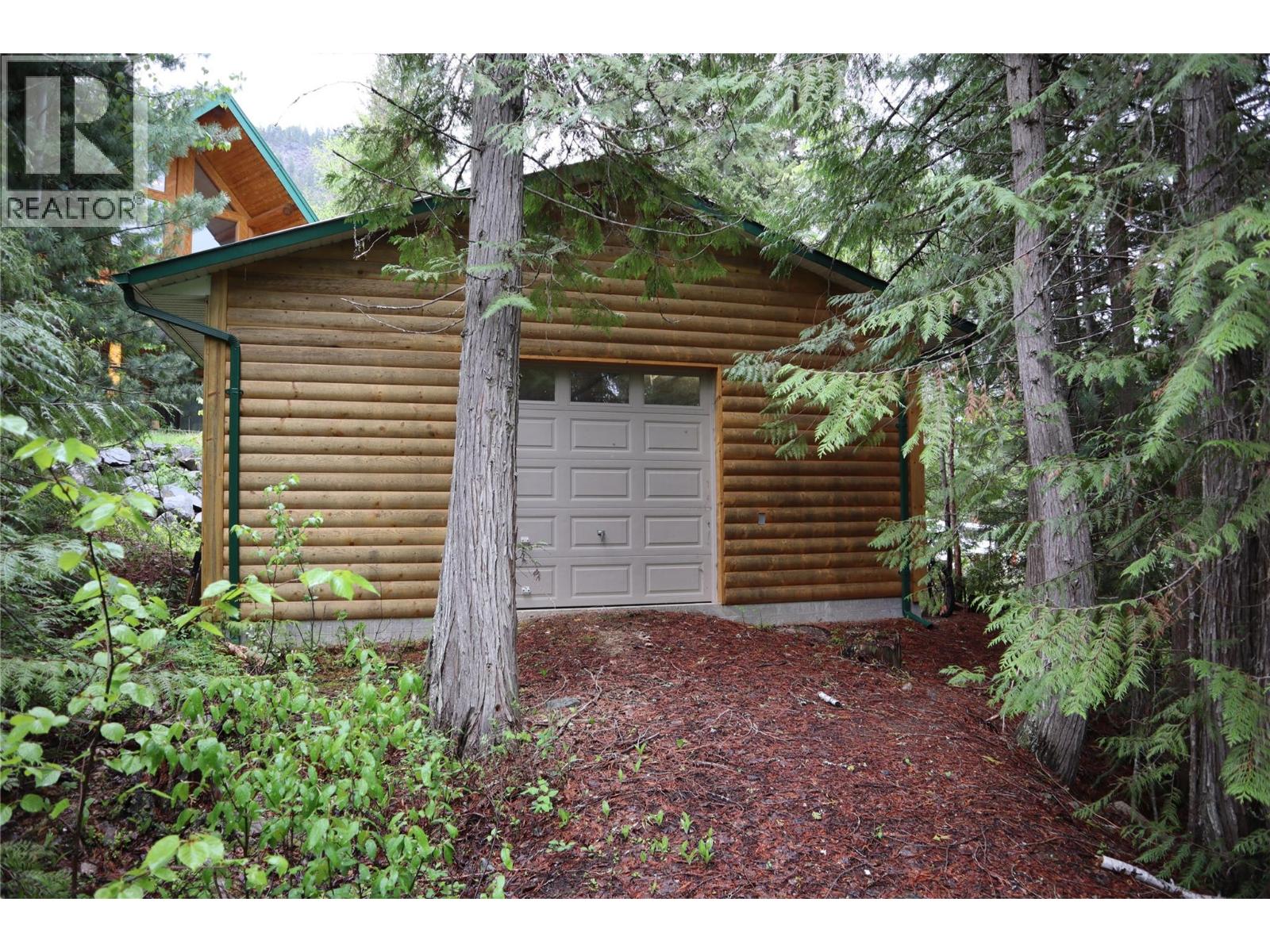 4221 Barriere Lakes Road Property Photo 32