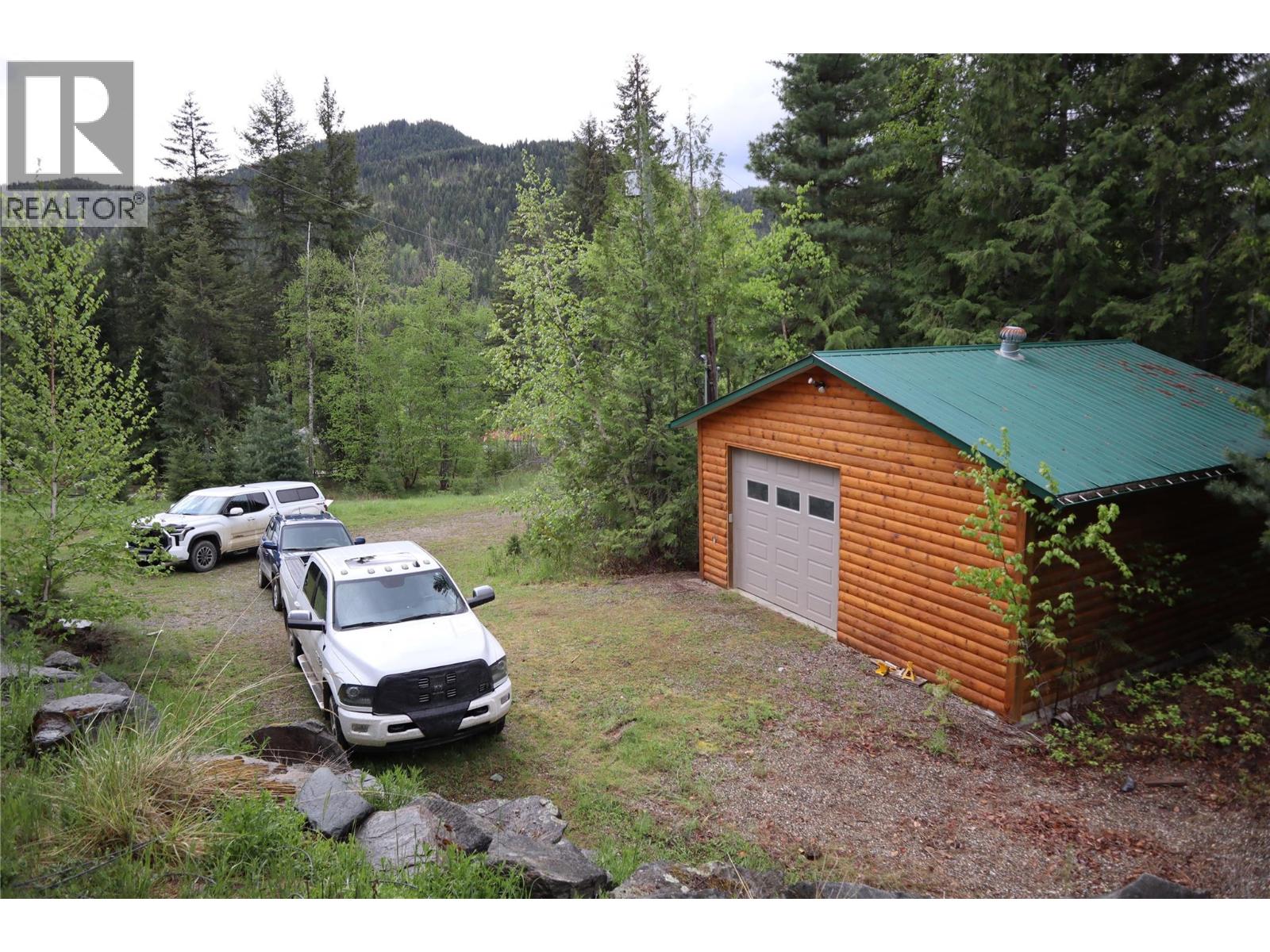 4221 Barriere Lakes Road Property Photo 38