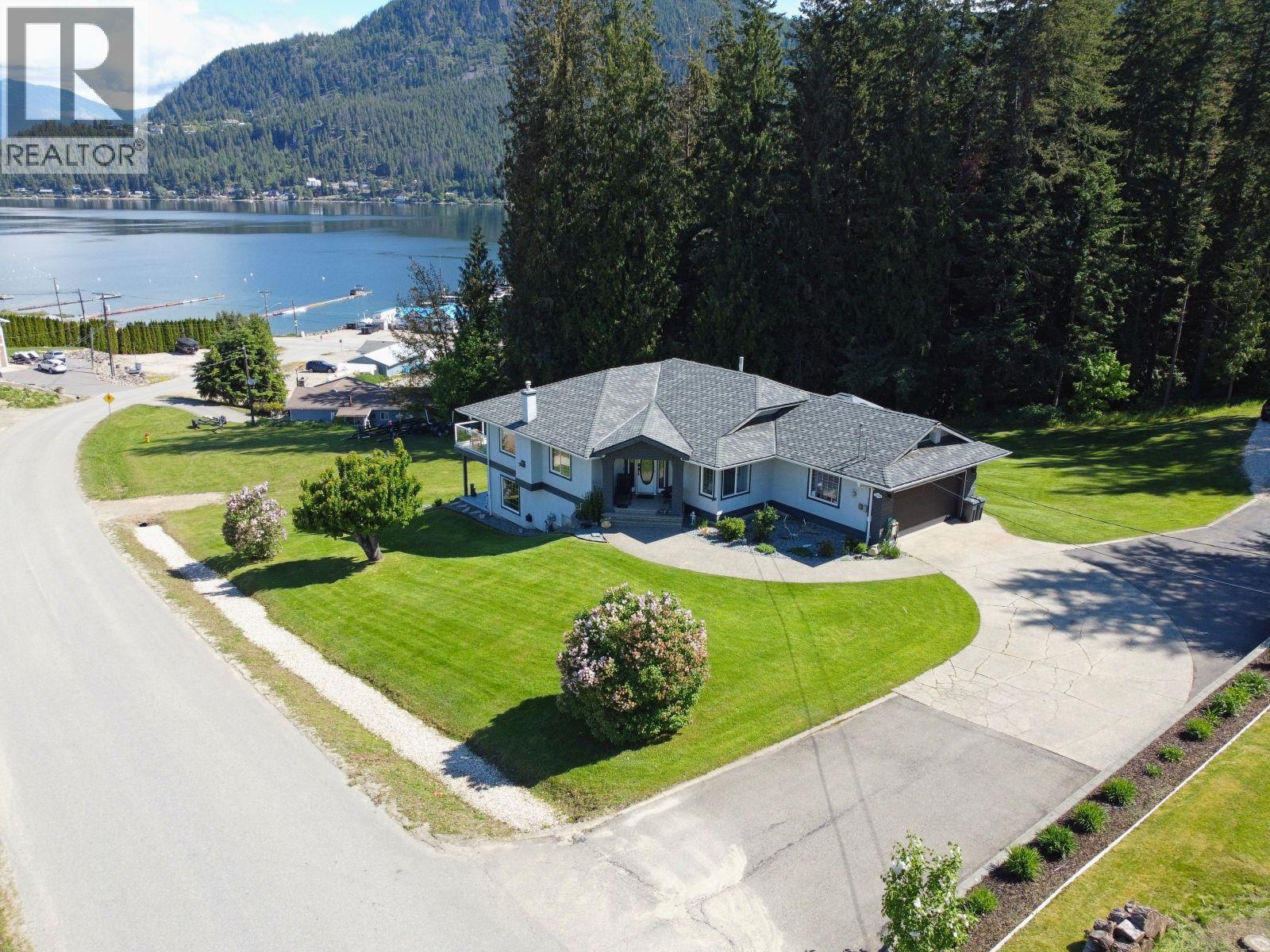 2860 Marine Drive Property Photo 3