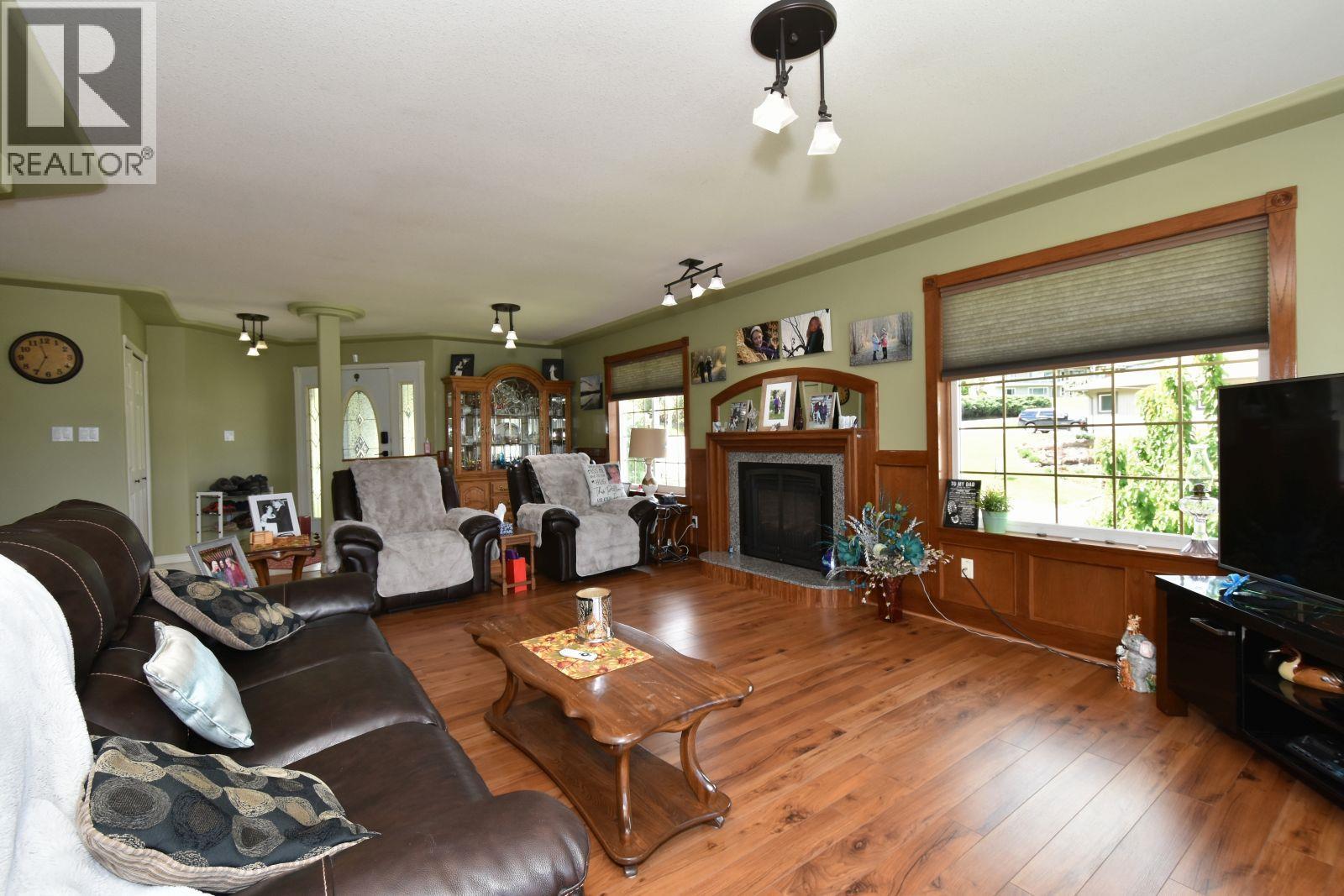 2860 Marine Drive Property Photo 8