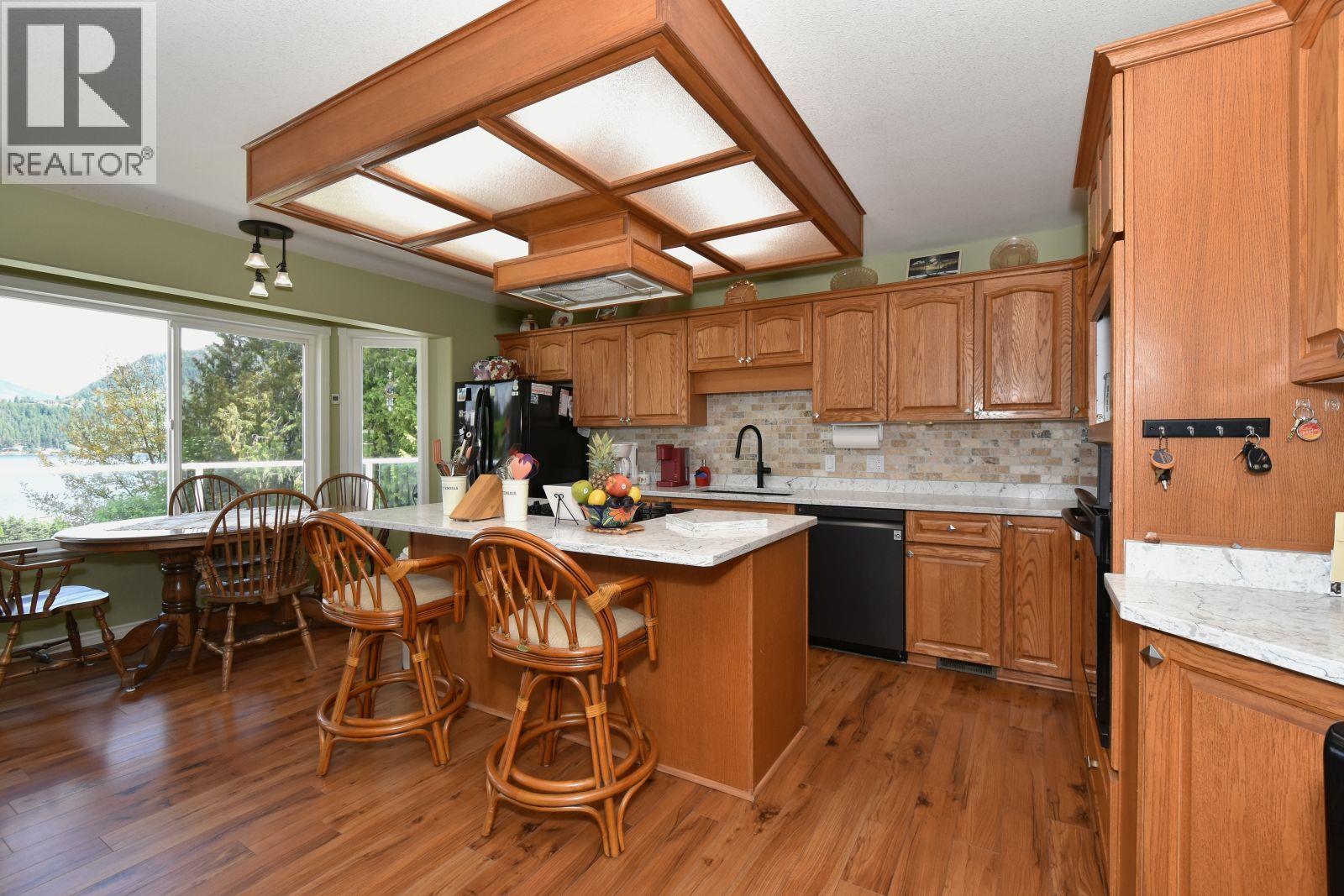 2860 Marine Drive Property Photo 10
