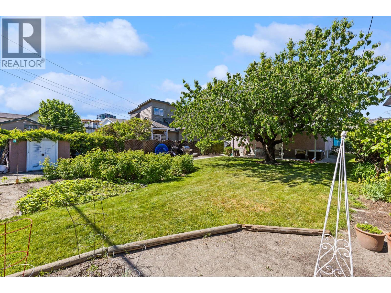 817 Fuller Avenue Property Photo 39