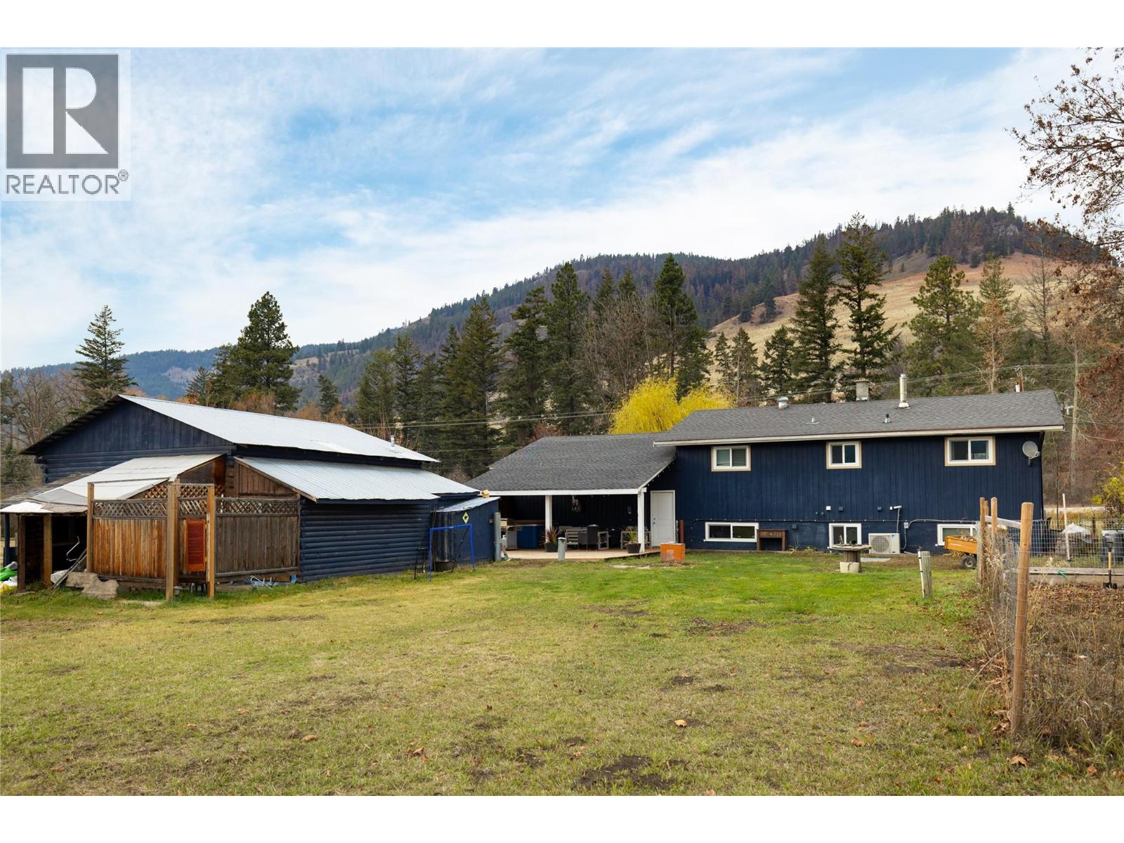 5712 6 Highway Property Photo 2