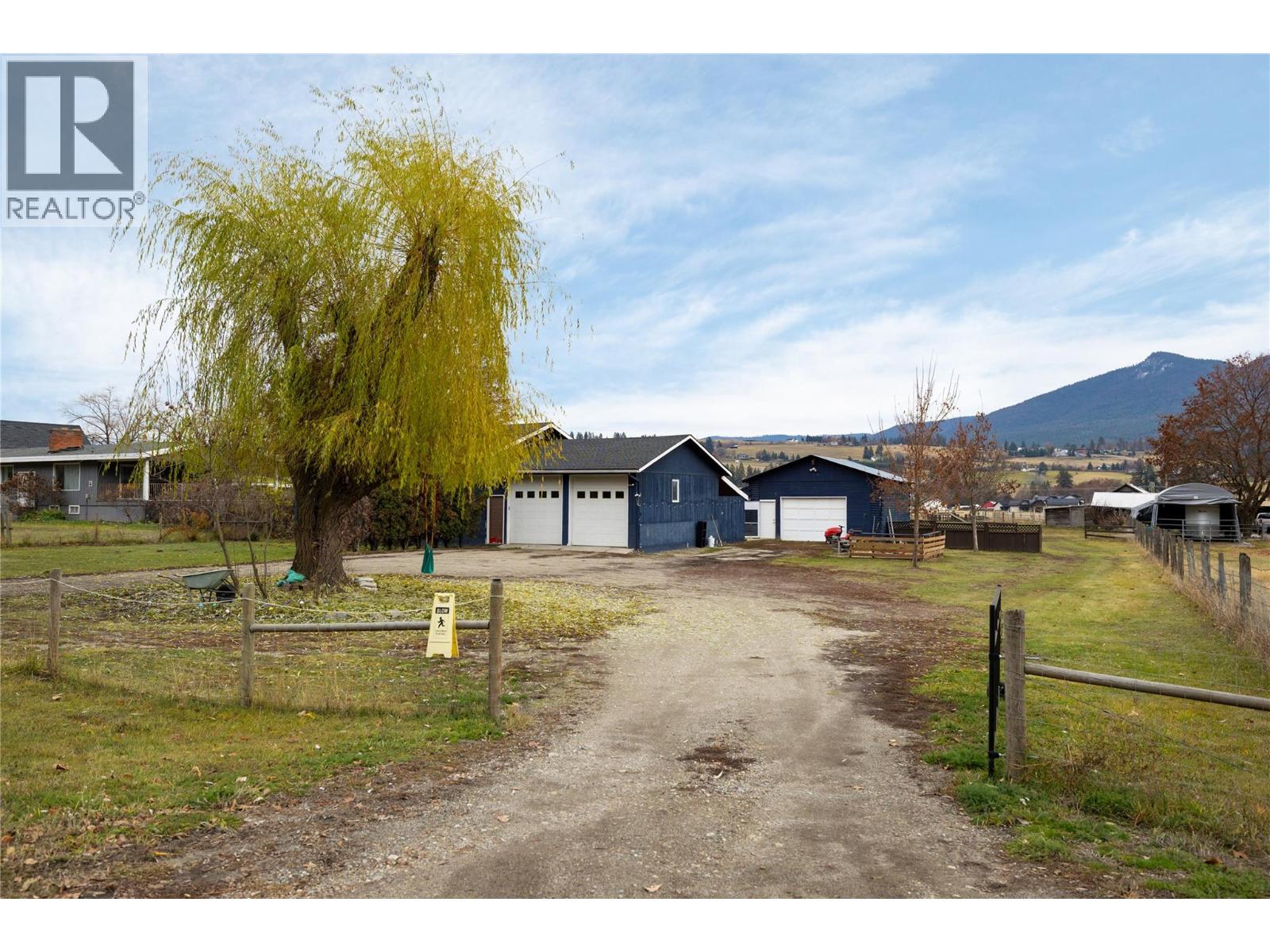 5712 6 Highway Property Photo 4