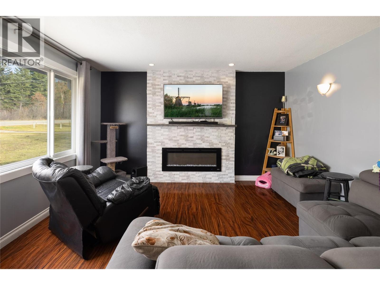 5712 6 Highway Property Photo 7