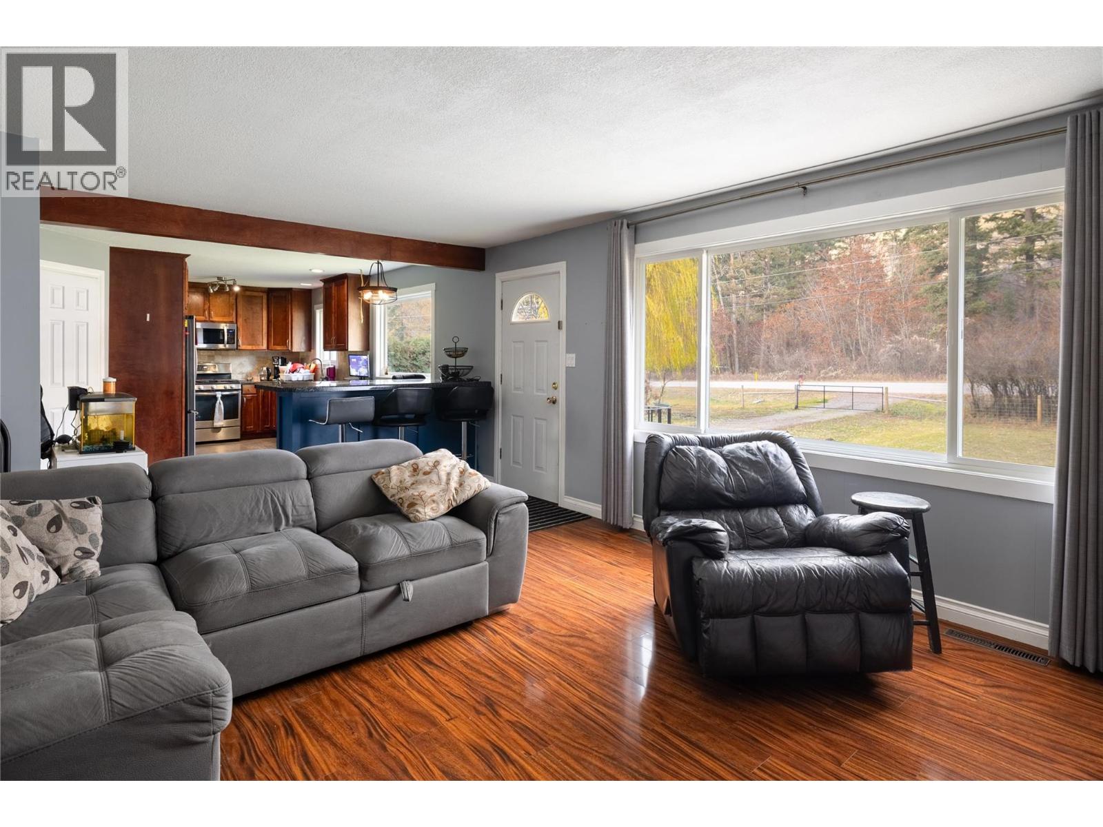 5712 6 Highway Property Photo 8