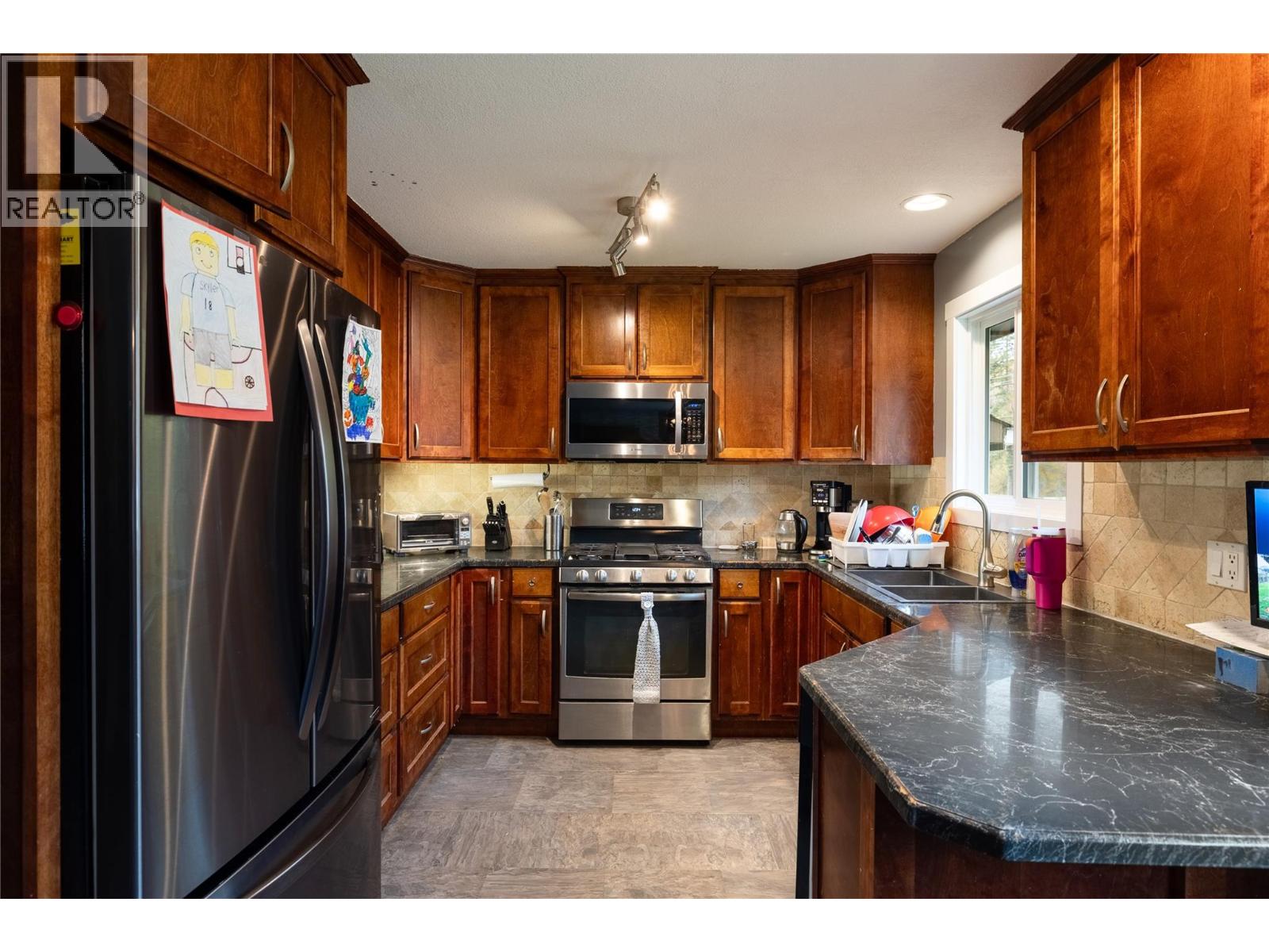 5712 6 Highway Property Photo 9