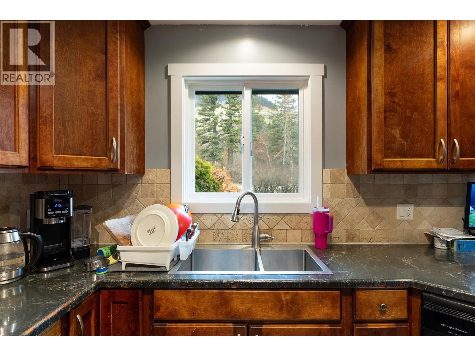 5712 6 Highway Property Photo 10