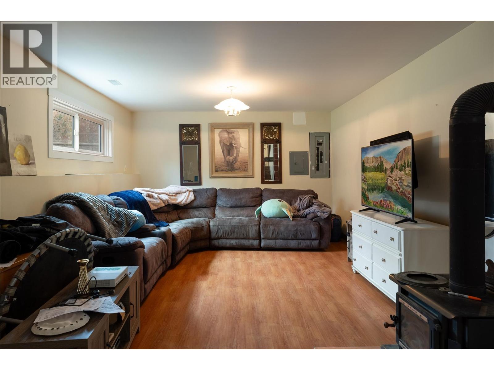 5712 6 Highway Property Photo 17