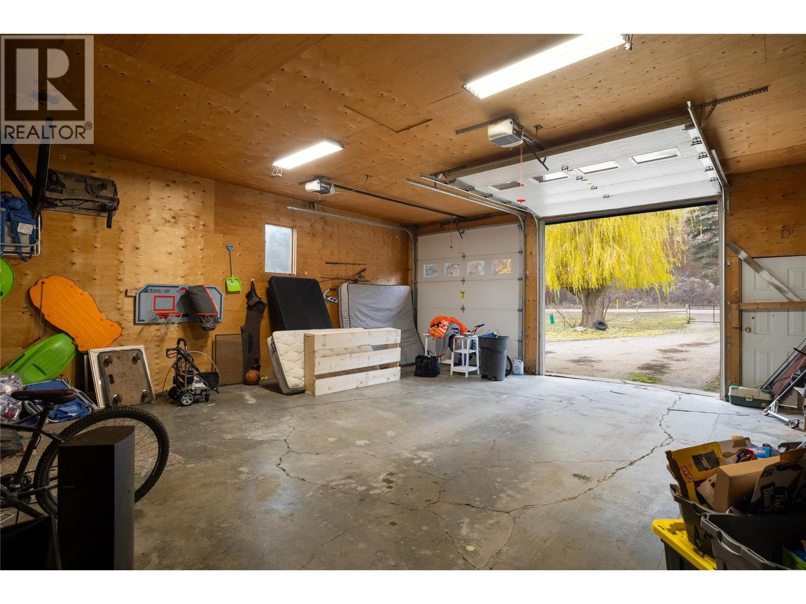 5712 6 Highway Property Photo 23