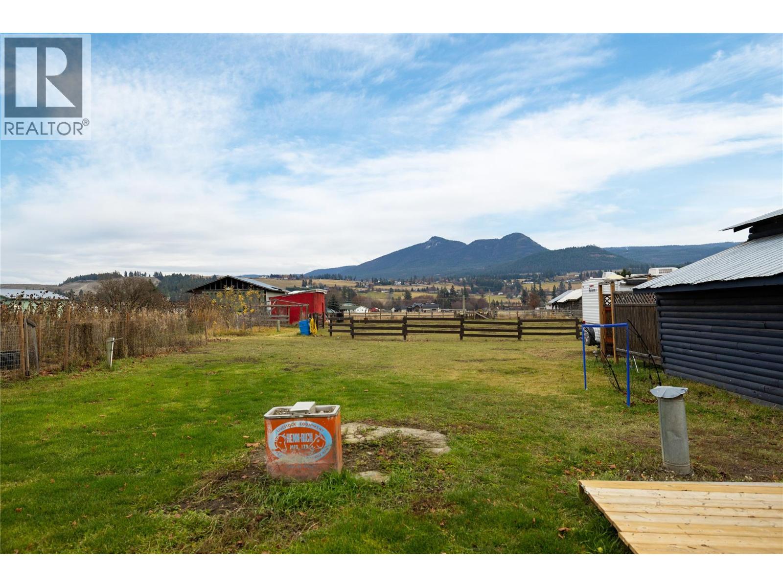 5712 6 Highway Property Photo 32