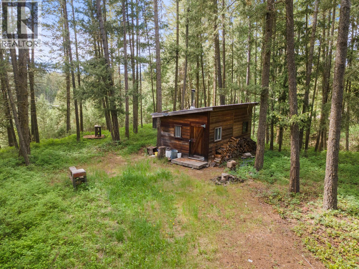 1027 Huscroft Road Property Photo 4