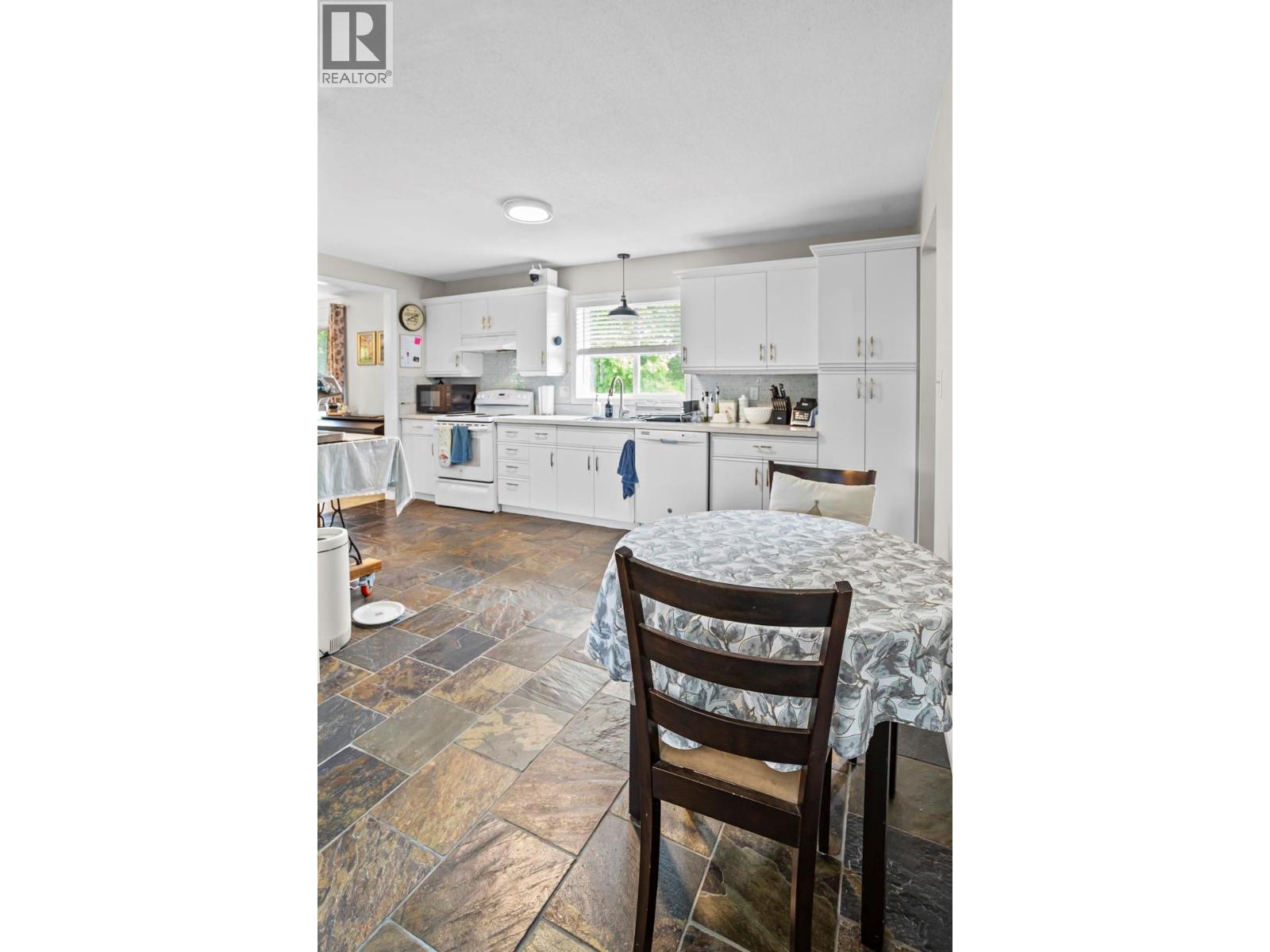 1027 Huscroft Road Property Photo 7