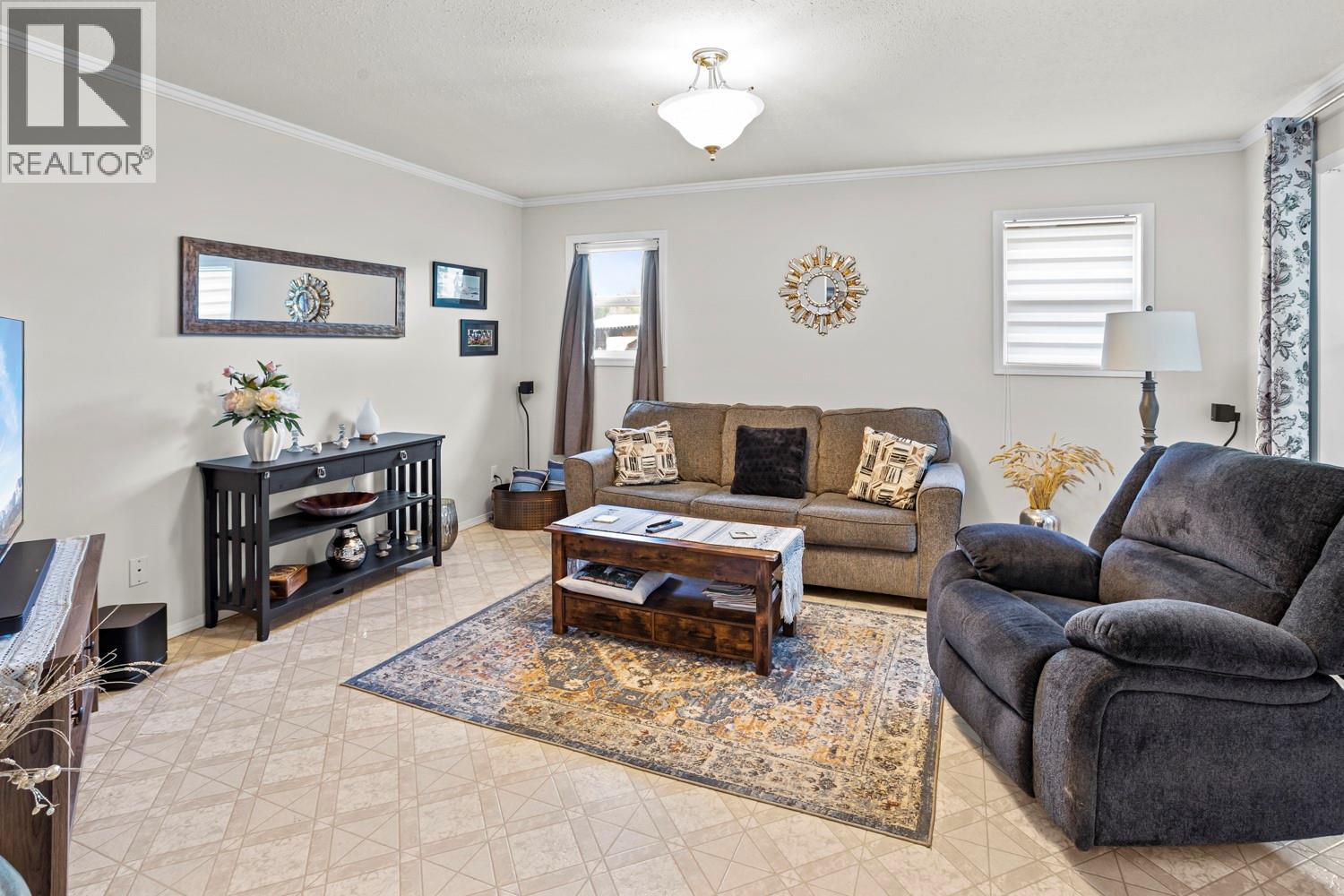 1027 Huscroft Road Property Photo 8