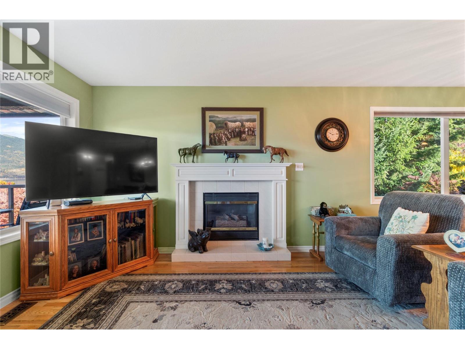 4483 14 Street Ne Property Photo 7