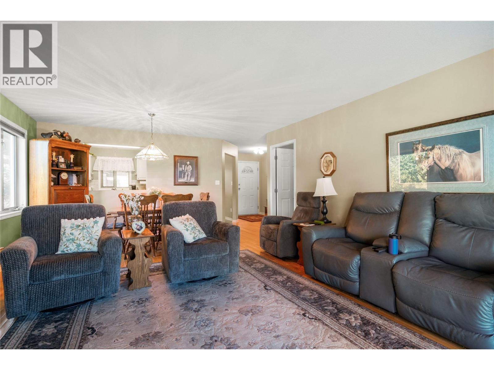 4483 14 Street Ne Property Photo 8