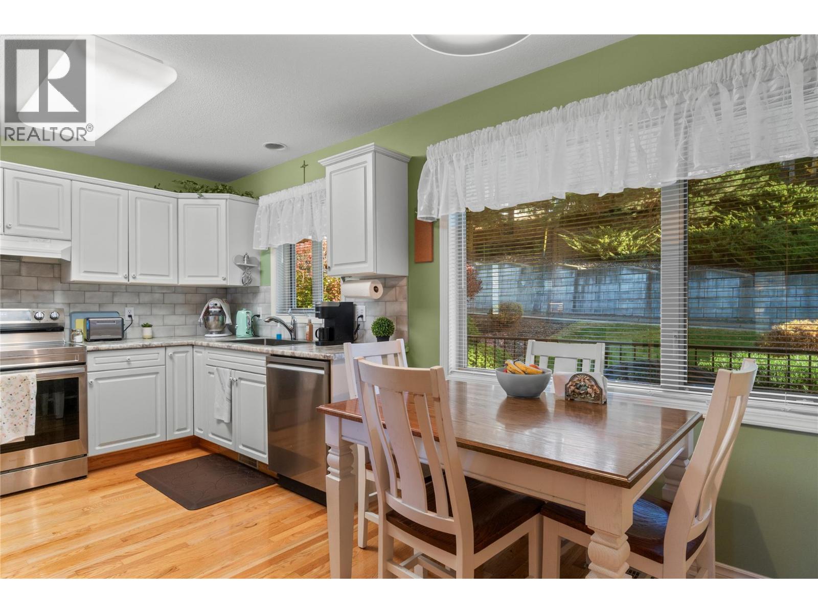 4483 14 Street Ne Property Photo 10