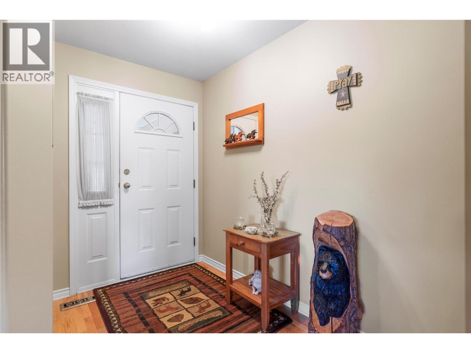4483 14 Street Ne Property Photo 13