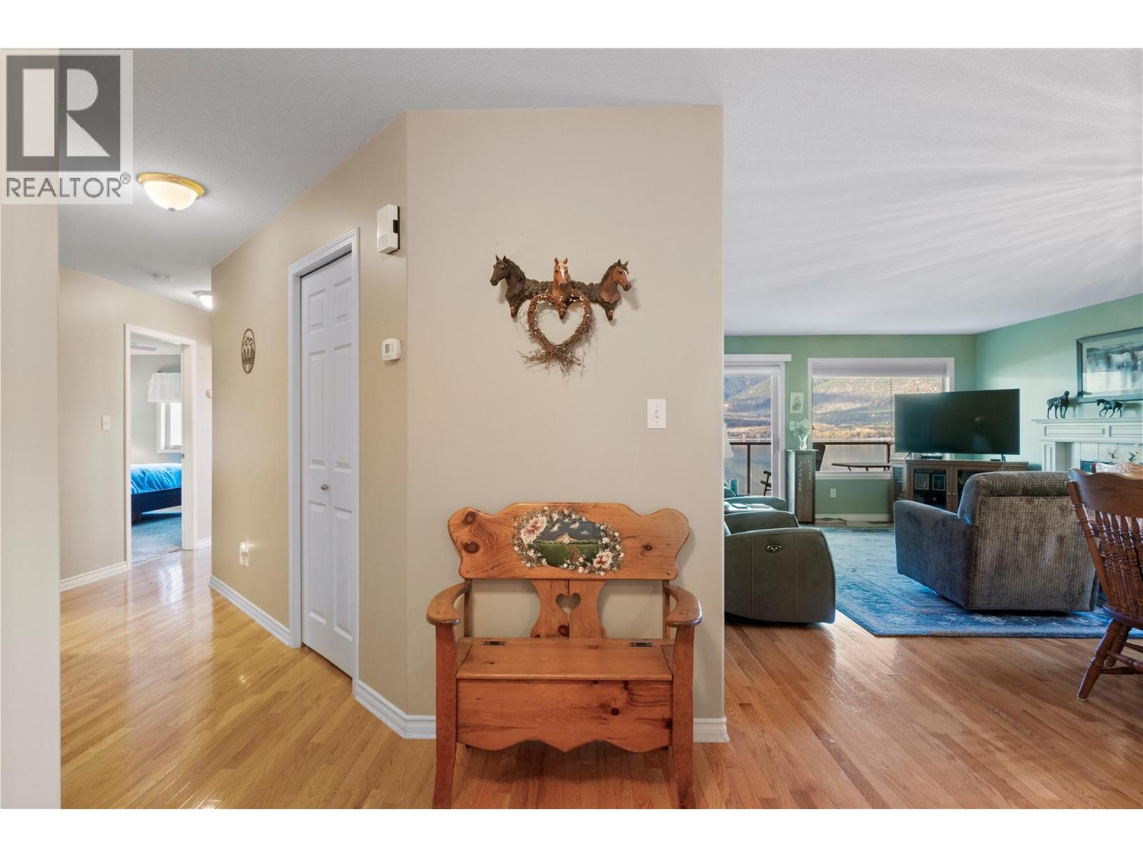 4483 14 Street Ne Property Photo 14