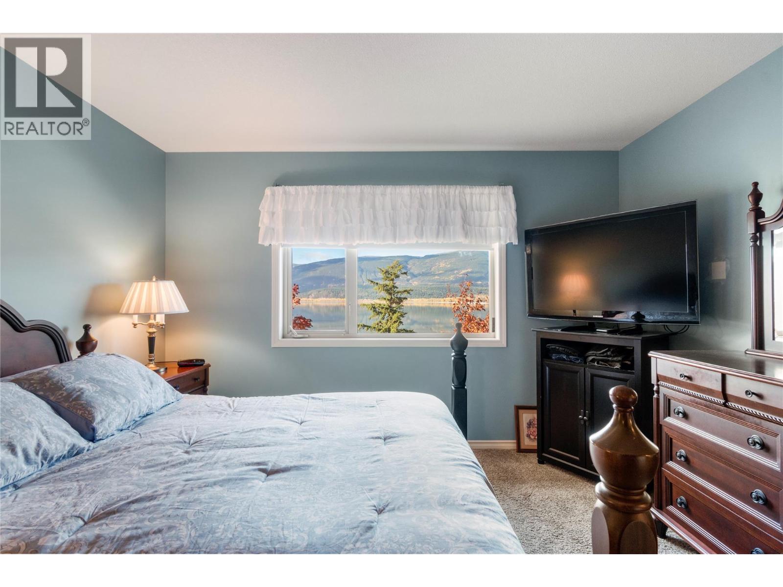4483 14 Street Ne Property Photo 16