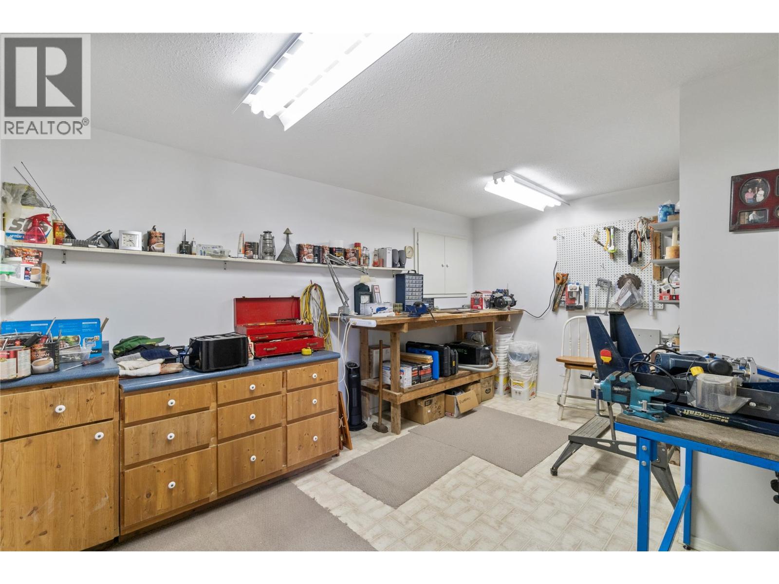 4483 14 Street Ne Property Photo 32