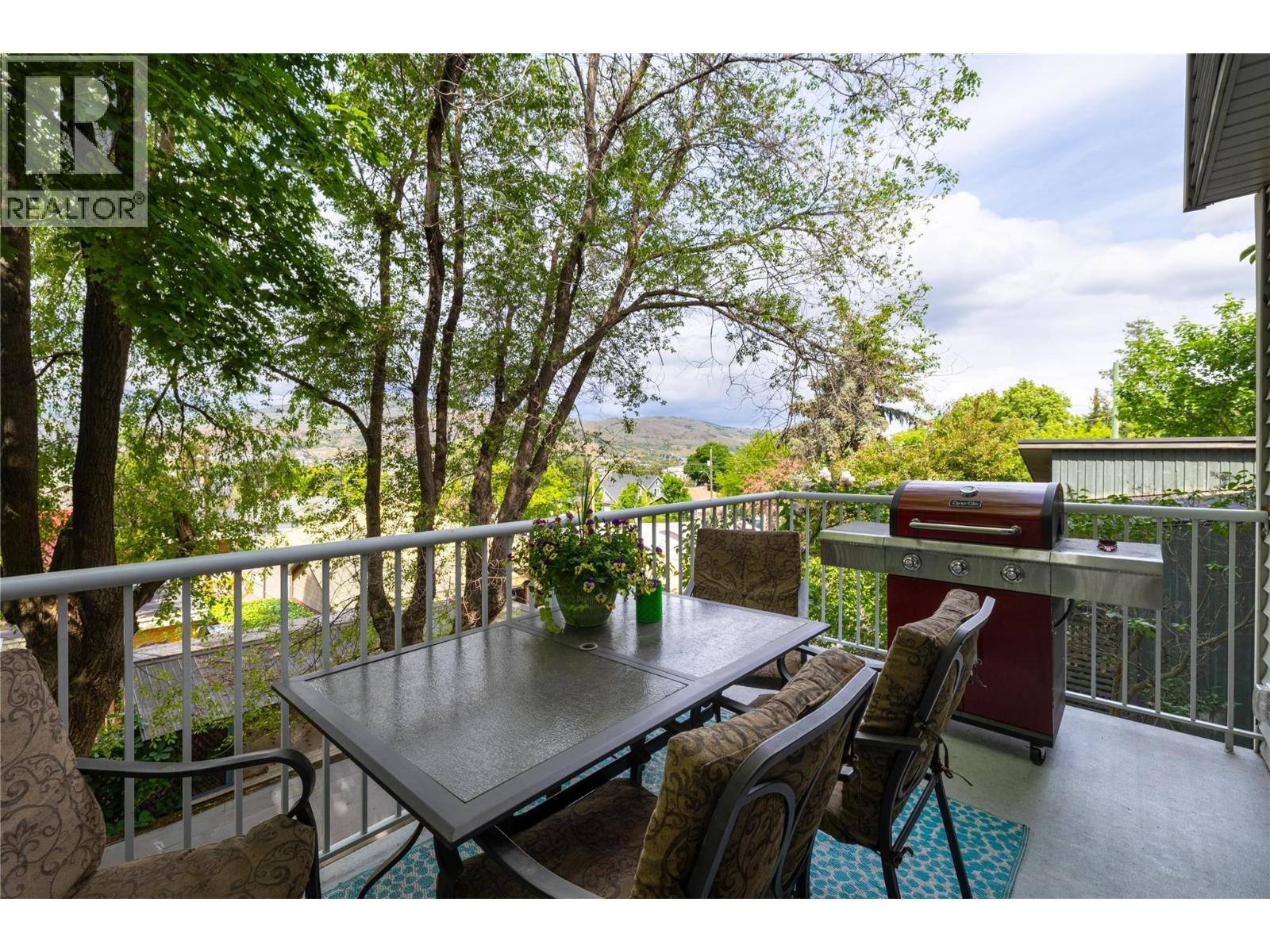2904 24 Street Property Photo 13