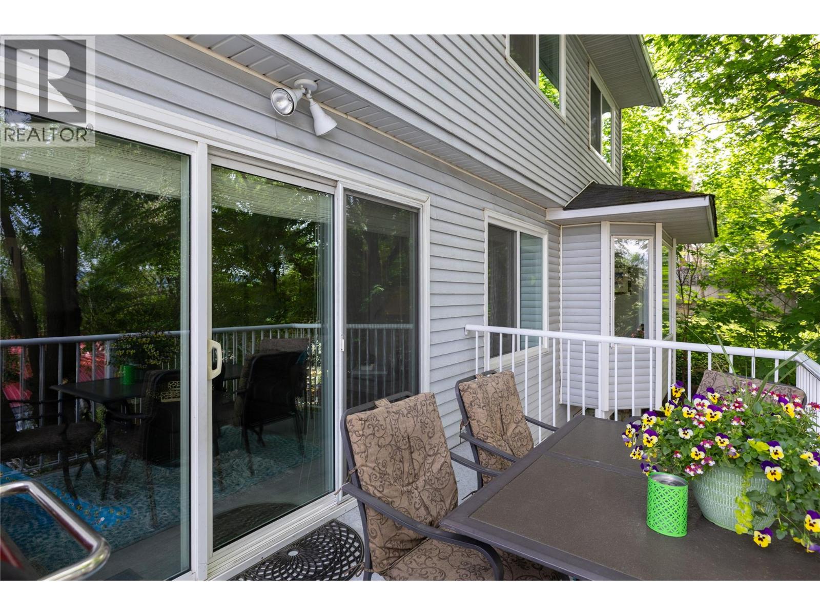 2904 24 Street Property Photo 15