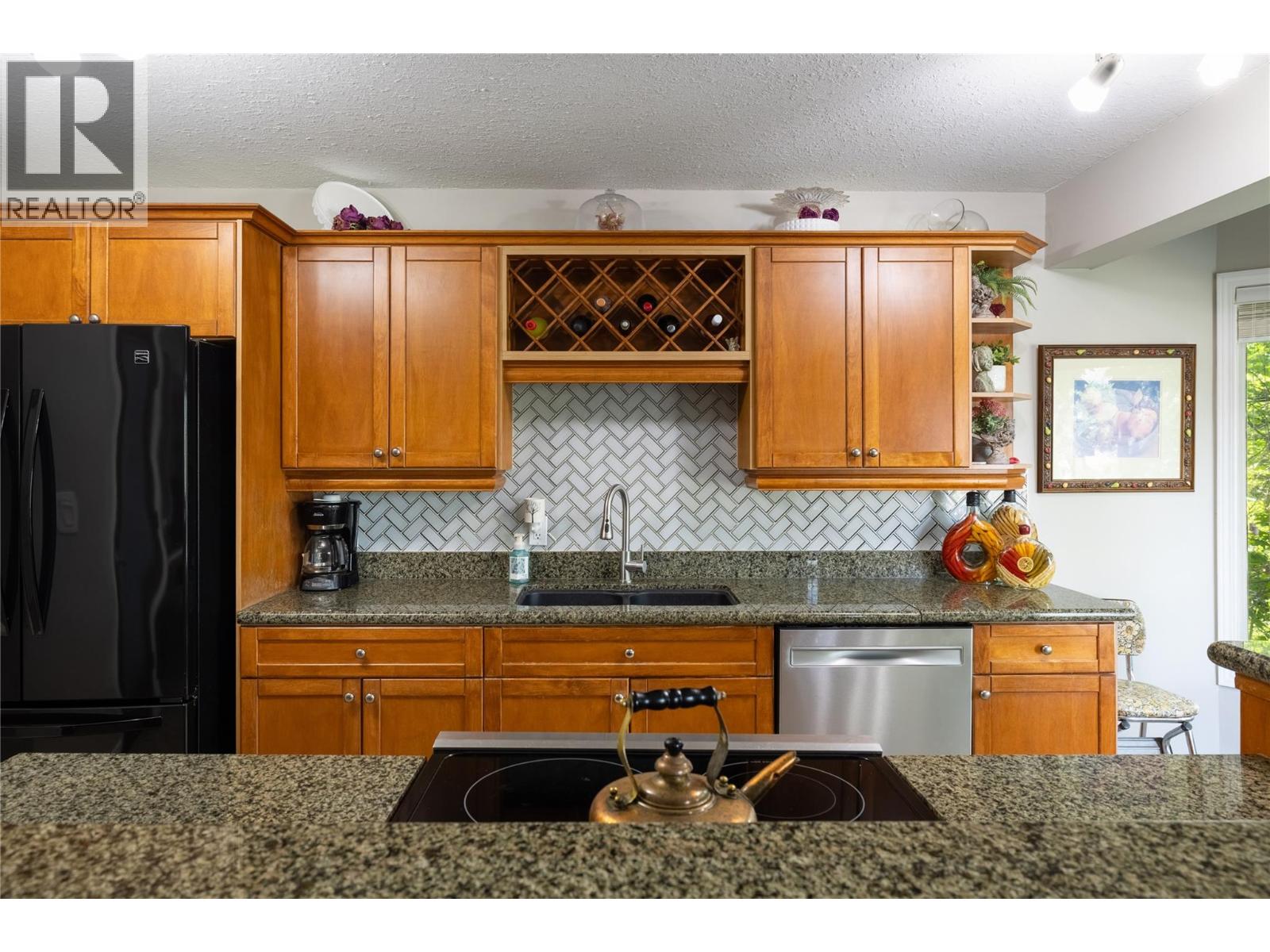2904 24 Street Property Photo 18