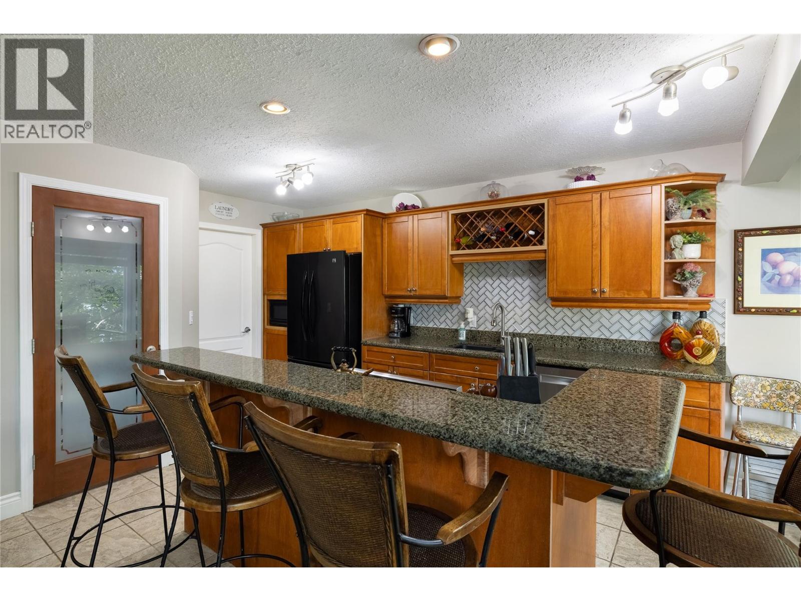 2904 24 Street Property Photo 19