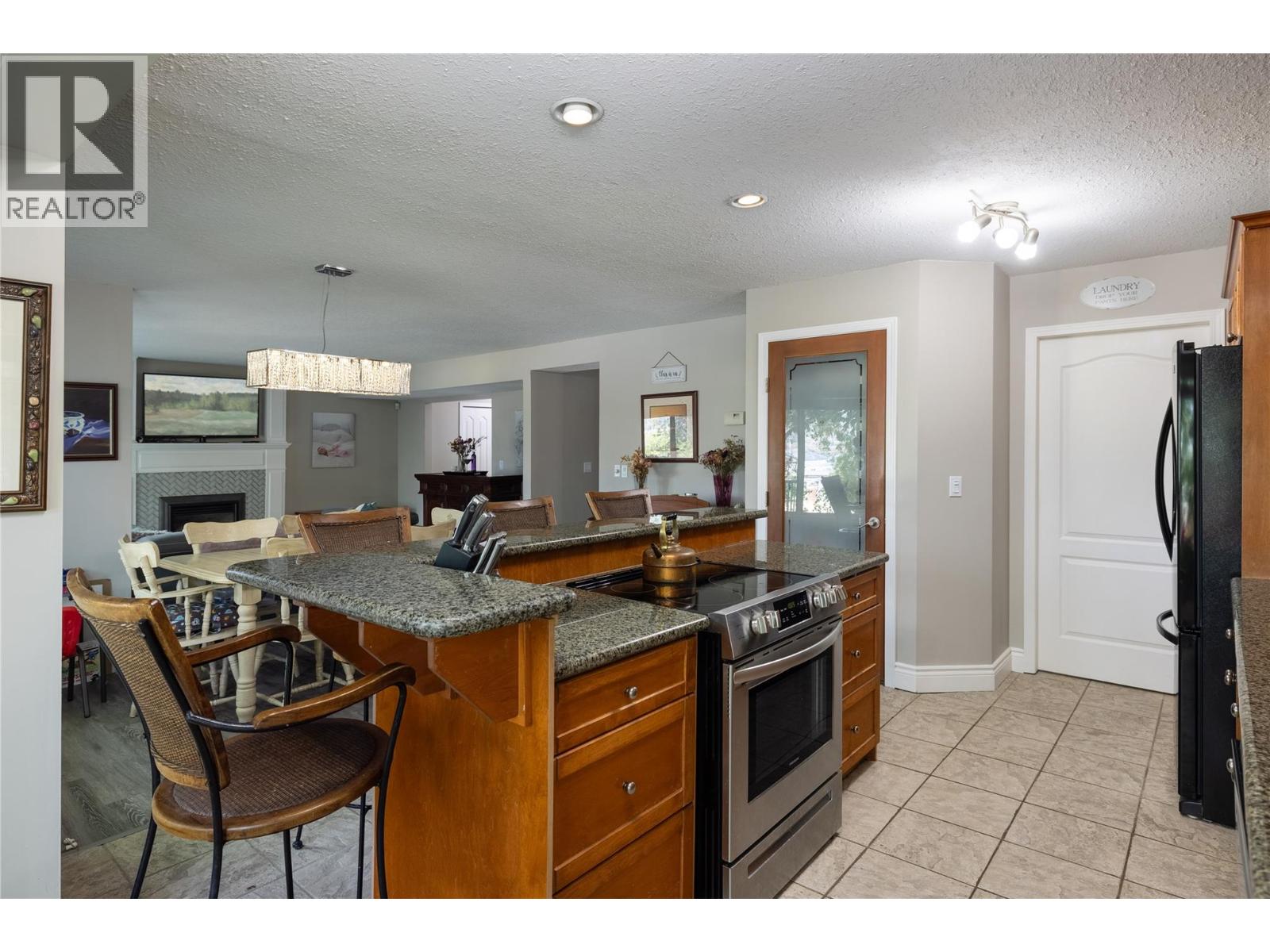 2904 24 Street Property Photo 20