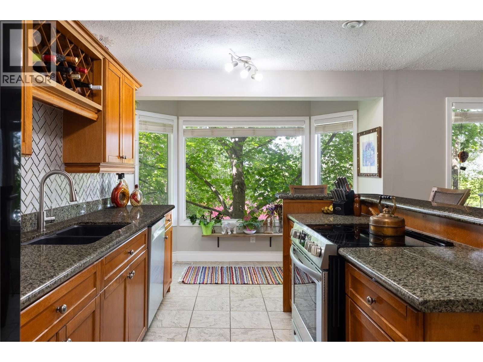 2904 24 Street Property Photo 21