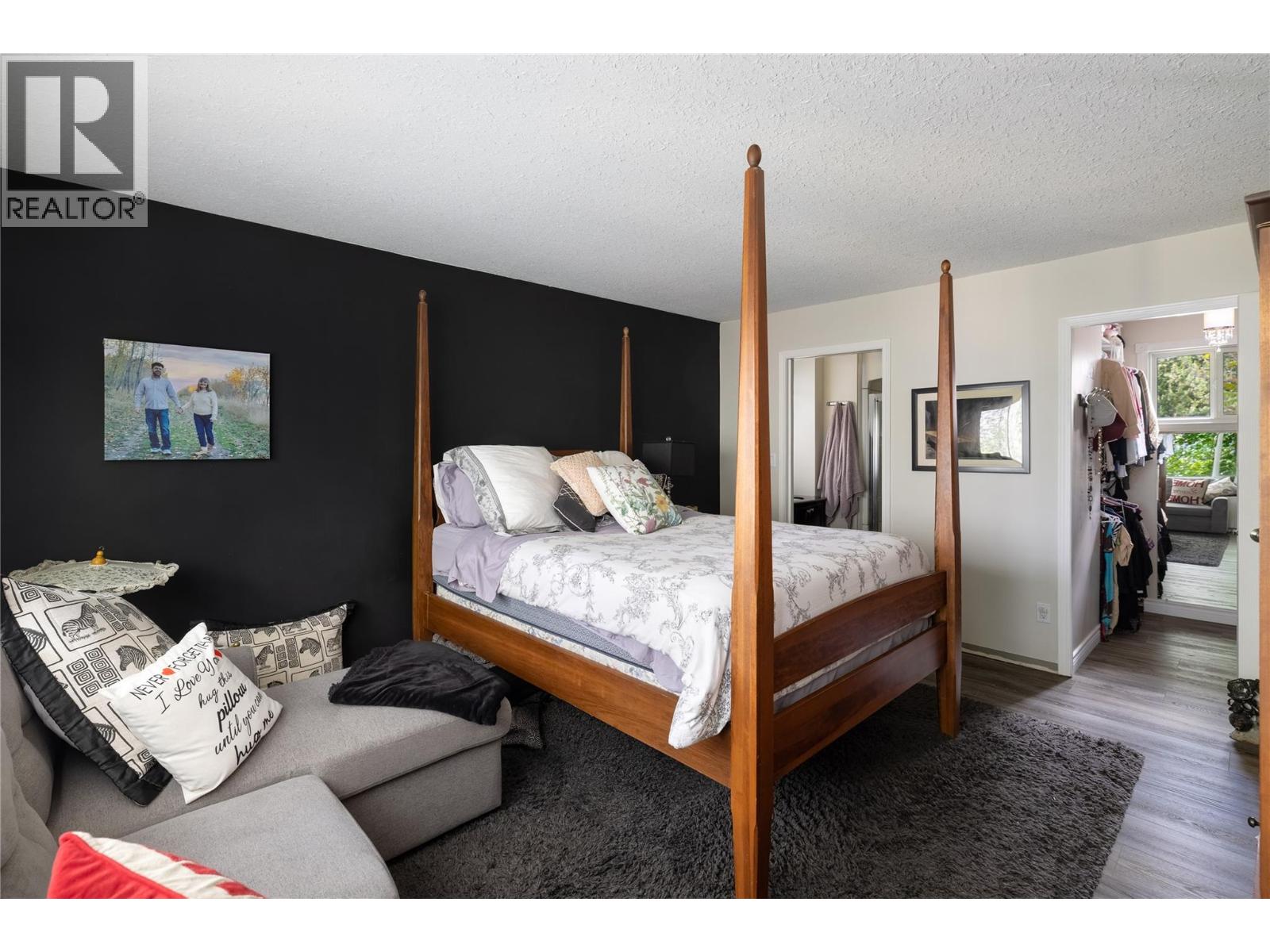 2904 24 Street Property Photo 27