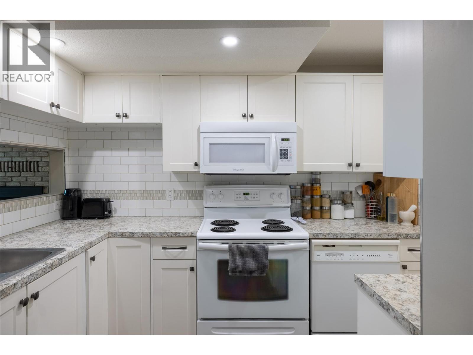 2904 24 Street Property Photo 34