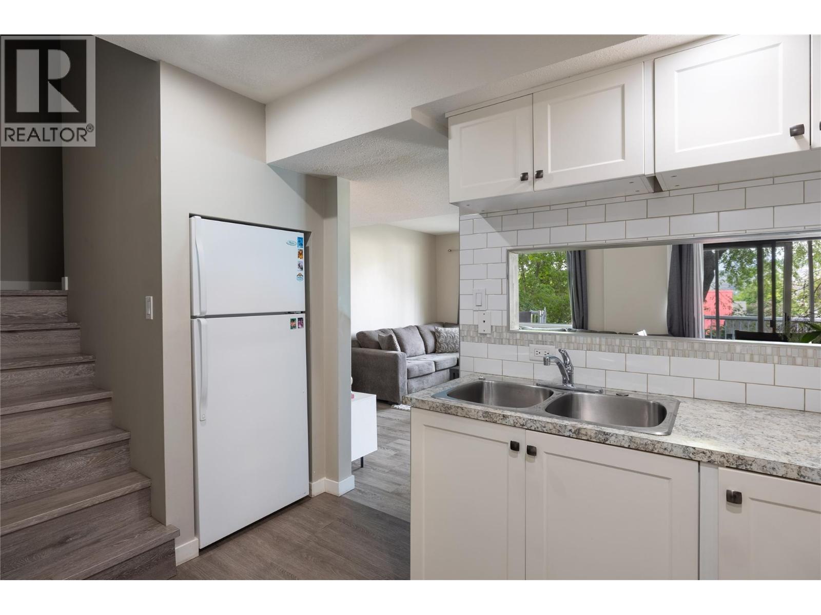 2904 24 Street Property Photo 36