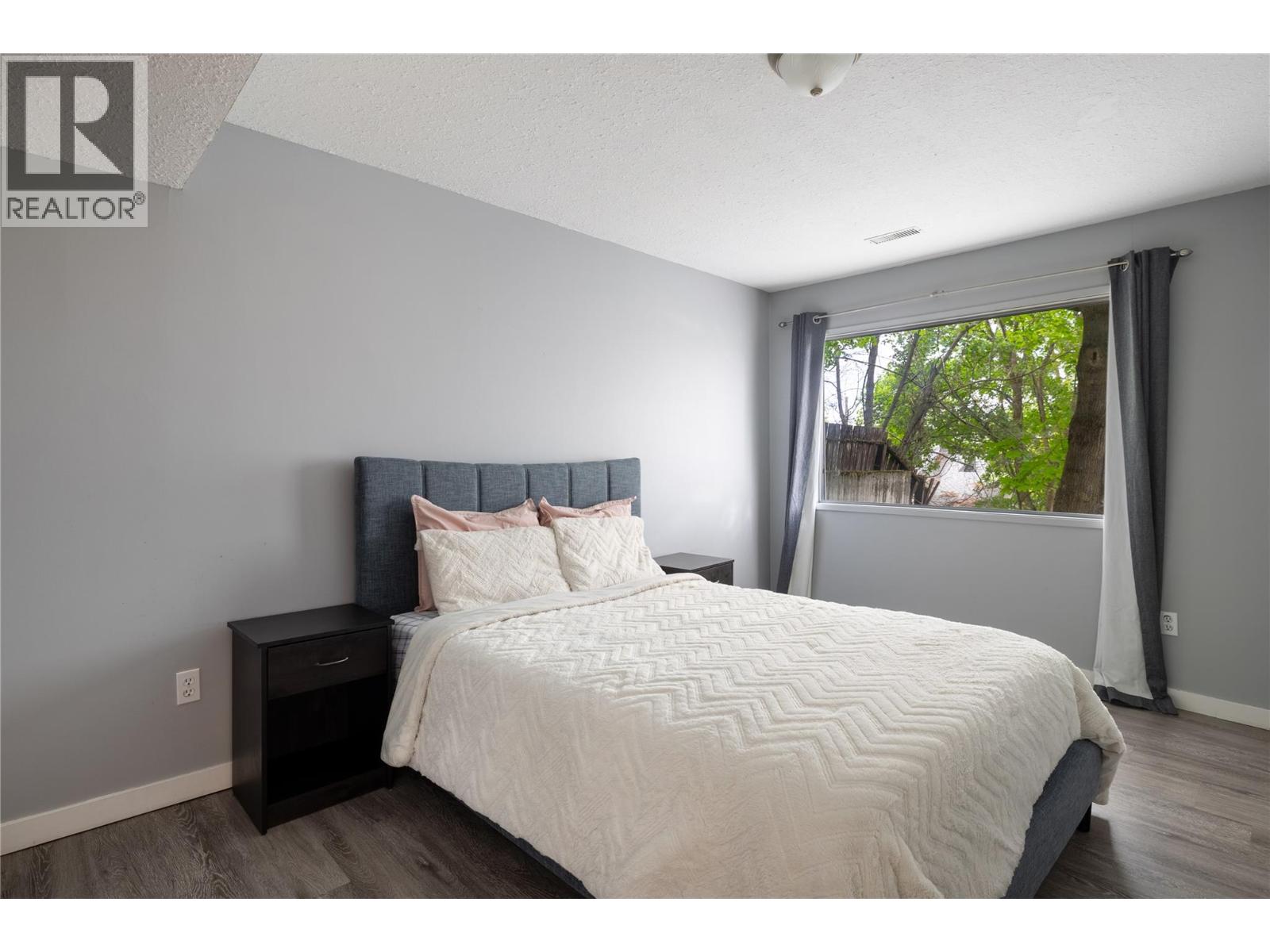 2904 24 Street Property Photo 39