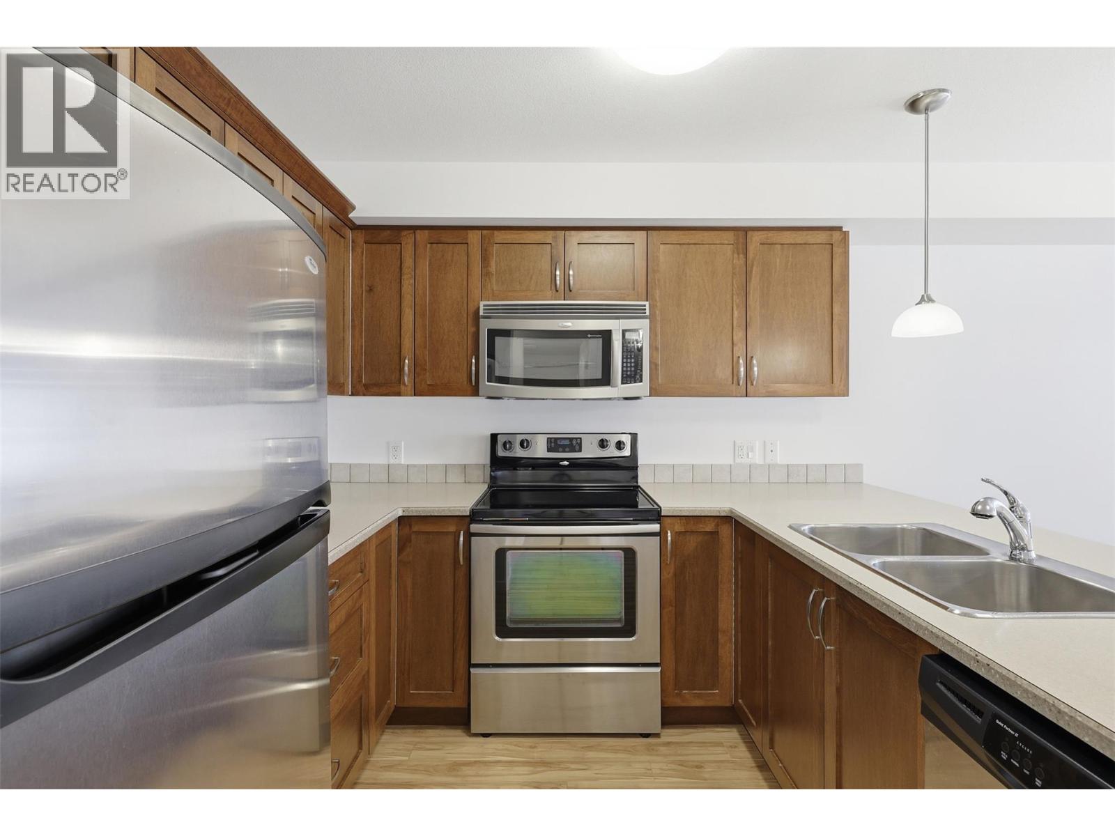 689 Tranquille Road Unit# 513 Property Photo 3