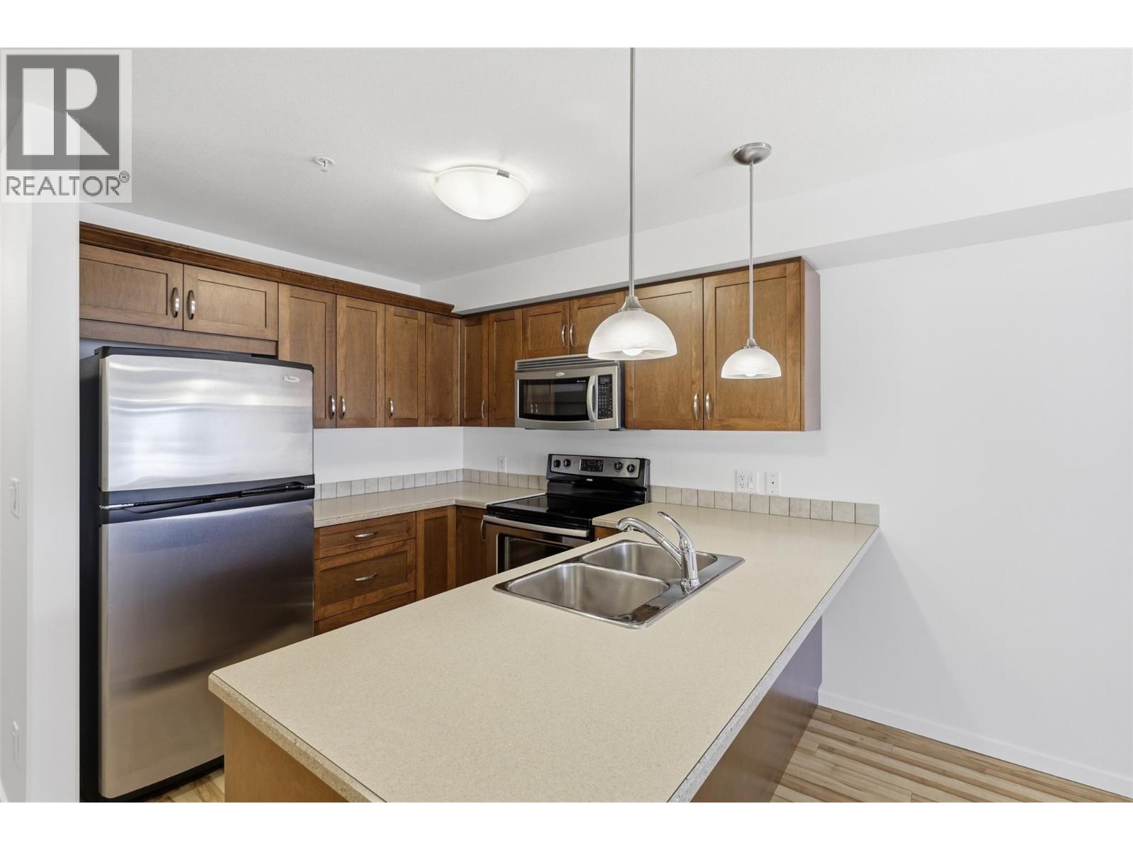 689 Tranquille Road Unit# 513 Property Photo 4