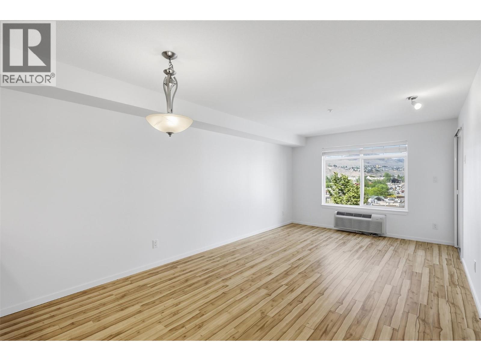 689 Tranquille Road Unit# 513 Property Photo 6