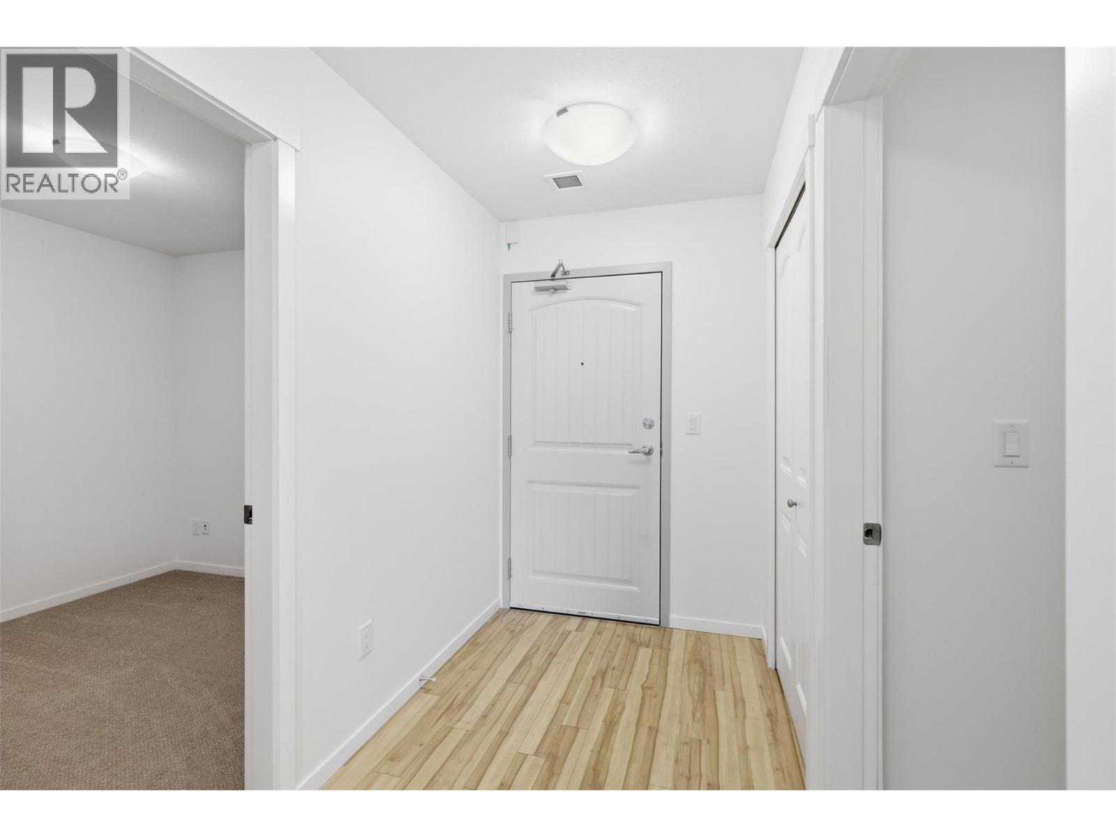 689 Tranquille Road Unit# 513 Property Photo 13