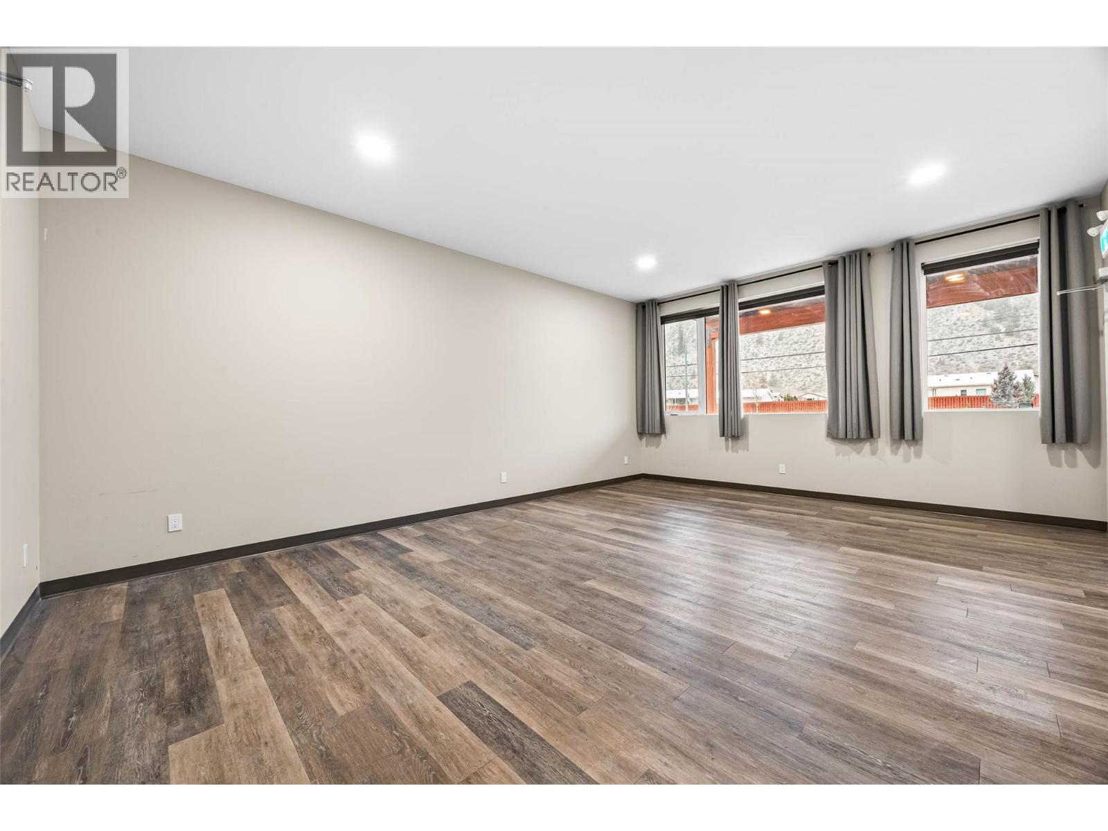7450 Dallas Drive Property Photo 16