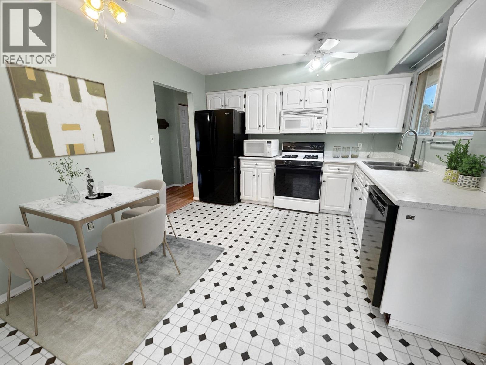 2402 Clapperton Avenue Property Photo 3